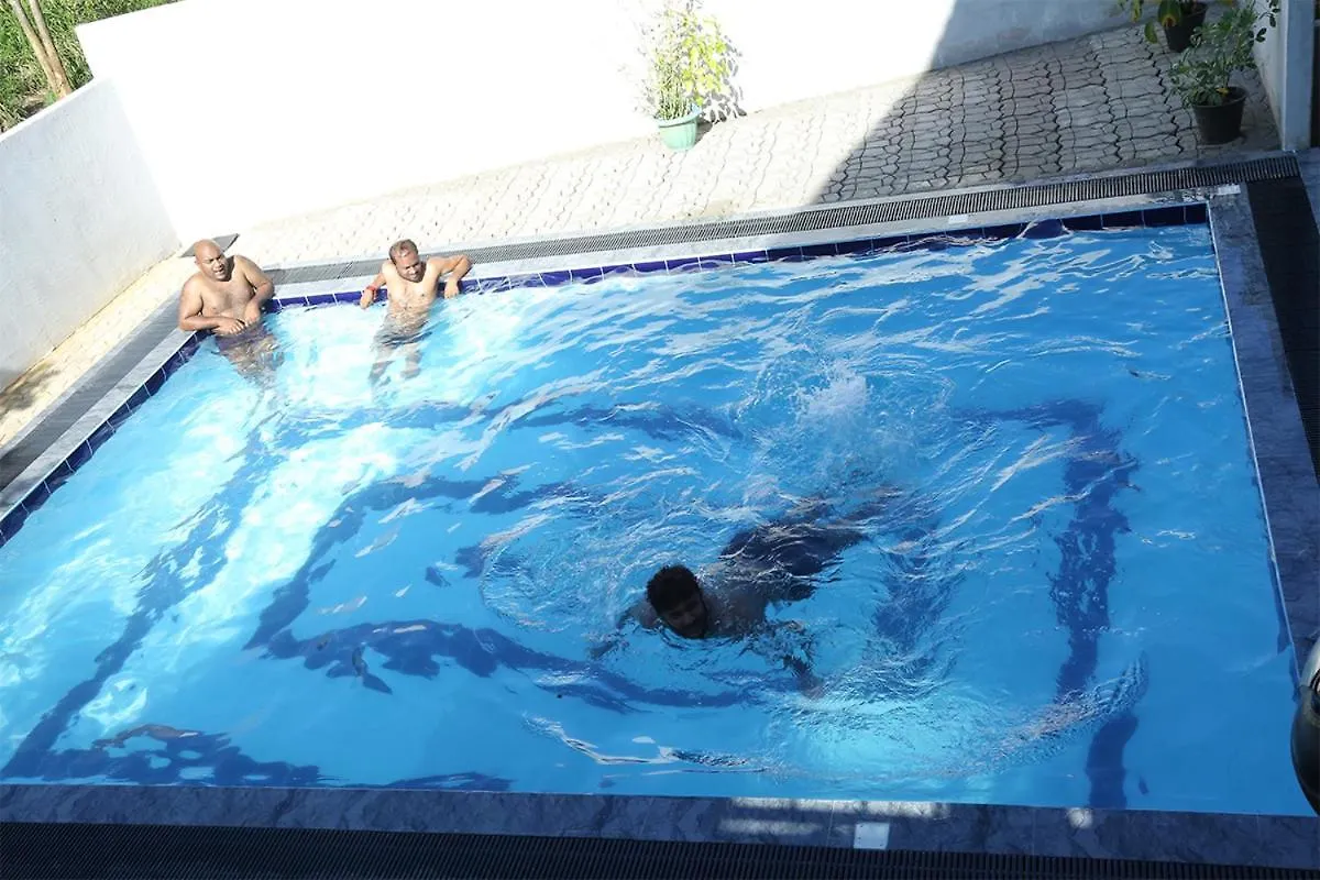 Awanhala Hotel Katugastota